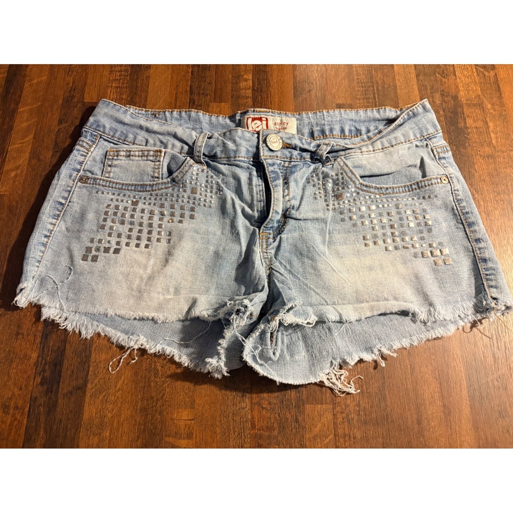 LEI Ashley Low Rise Studded Denim Shorts Light Wash Cut Off Size 13 Regular‎